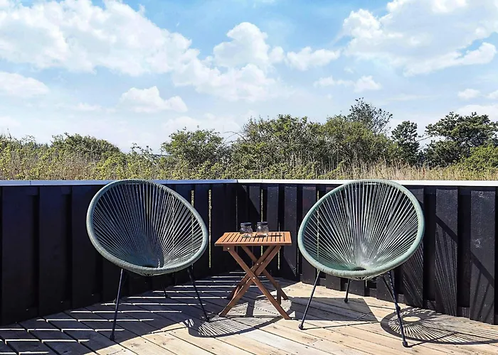 6 Person In Йёрринг