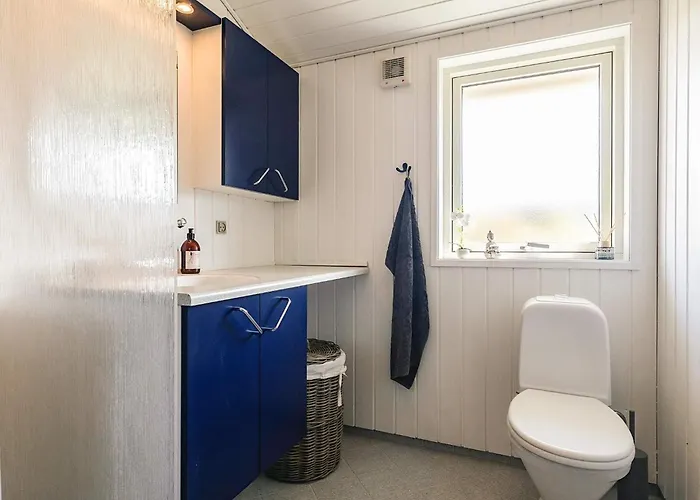 6 Person In Йёрринг